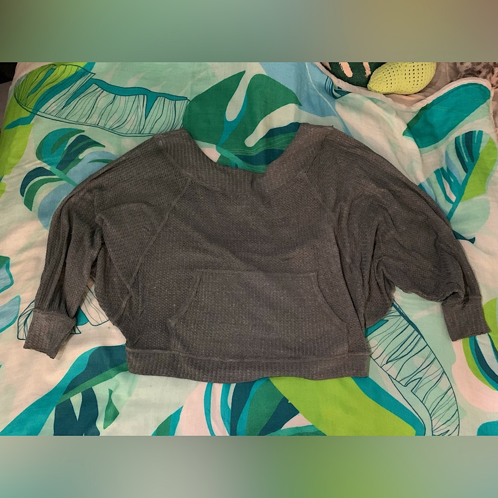 💚 🍁 Green We the Free Batwing Sweater 🍁 💚
